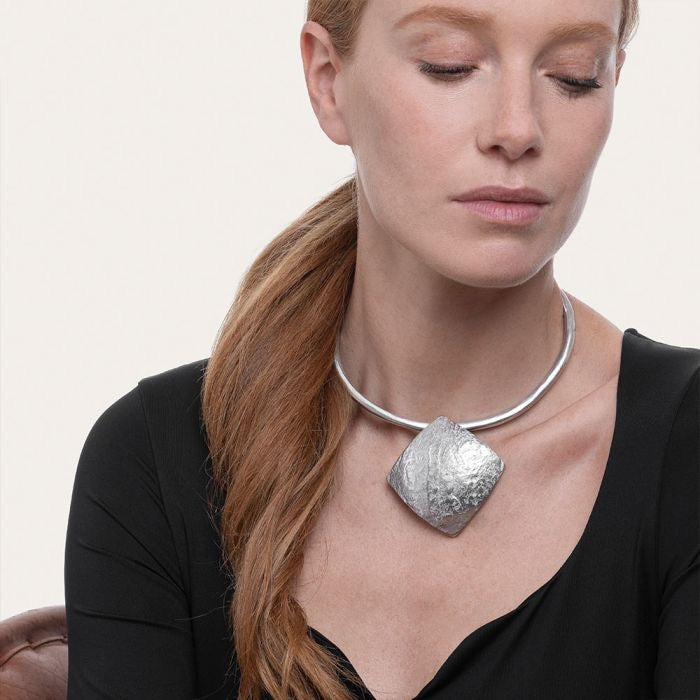 SMALL RHOMBUS RIGID NECKLACE Code AL02227