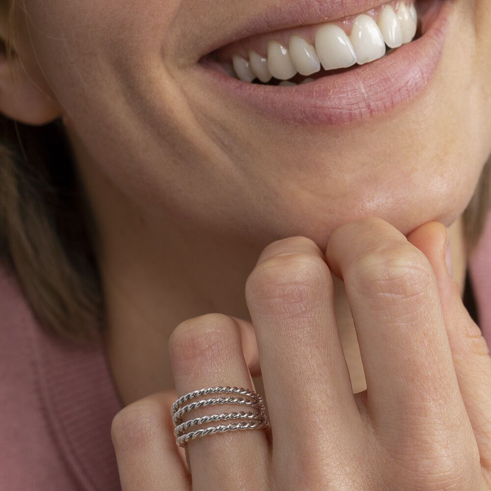 RING 4 WAVY LINES